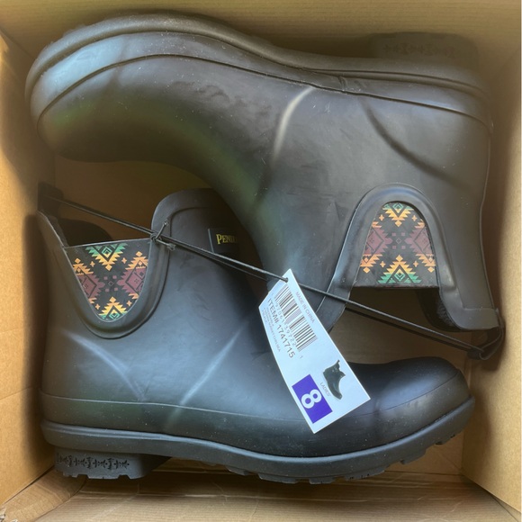 Pendleton Shoes - NWT Pendleton Women’s Iconic Patterned faux fur lined Rain boot - Size 8